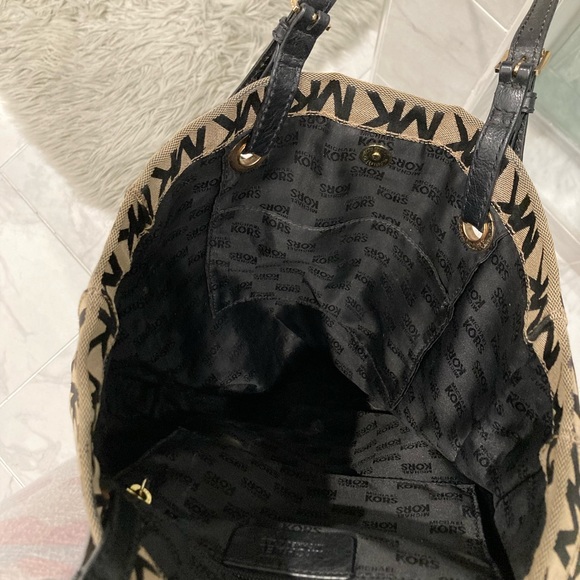 Michael Kors shopping tote - Picture 2 of 5